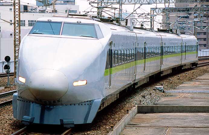 〈100系4連P編成・写真：井上英樹／2007-6・岡山にて〉