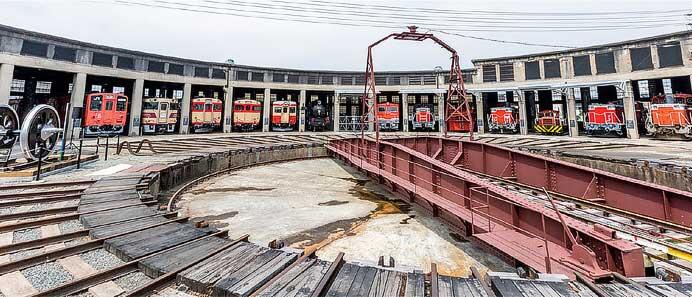 津山まなびの鉄道館で観光列車「あめつち」の転車台載線や「ナイトイベント」などを実施