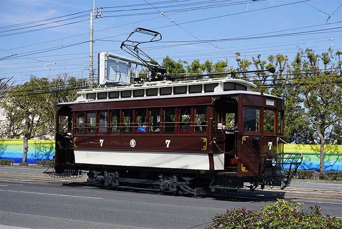 とさでん交通で「桟橋車庫見学会」開催