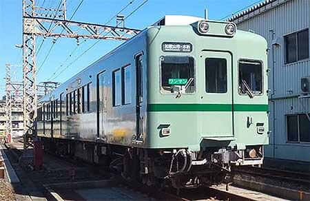 約30年前の「オリエンタルグリーンの車体にエメラルドグリーンの帯」を施した2200系(当時22000系)