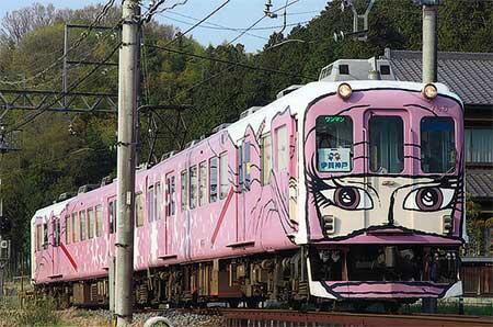 伊賀鉄道,860系の「行先板」レプリカを200系「ピンク忍者列車」に掲出