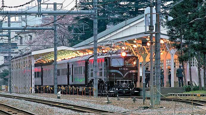 原宿駅宮廷ホームをめぐる昭和の思い出写真から