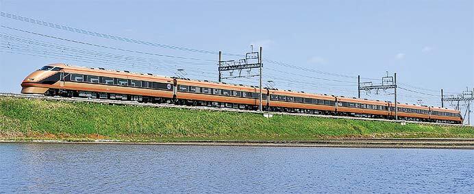 東武100系「日光詣スペーシア」を台湾鉄道・台北駅で展示