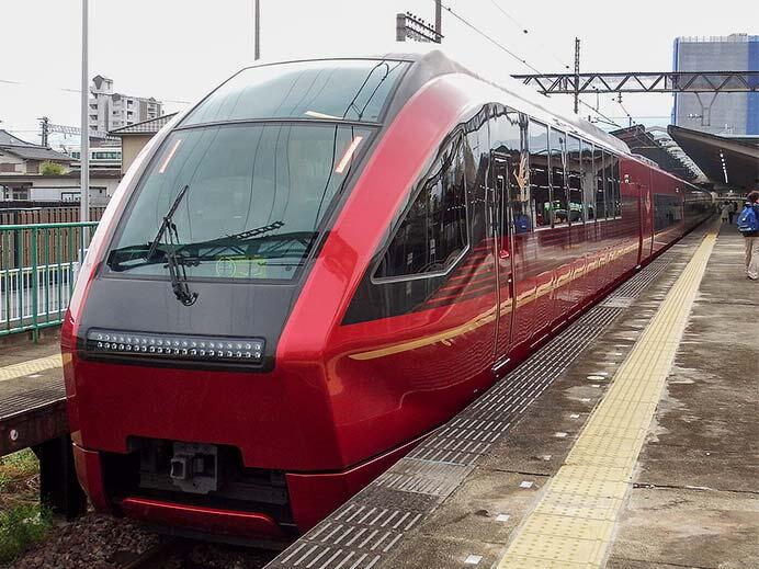 近鉄80000系「ひのとり」が橿原線・天理線・京都線で運転される