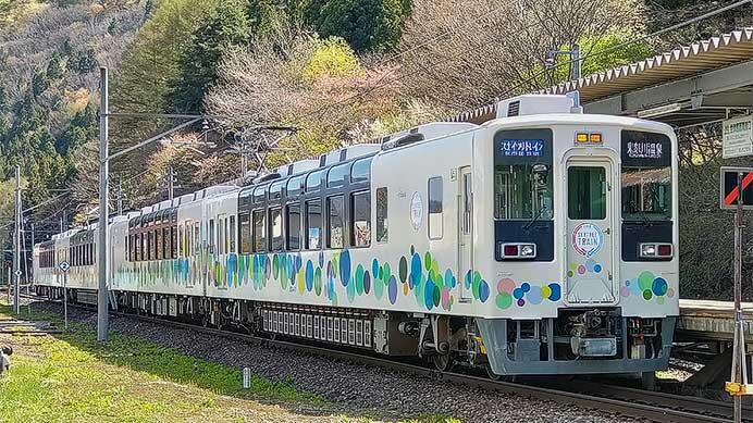 東武634型「スカイツリートレイン」が野岩鉄道の普通列車に