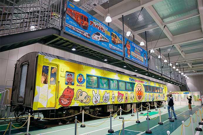 京都鉄道博物館で「ゆうゆうアンパンマンカー」の特別展示