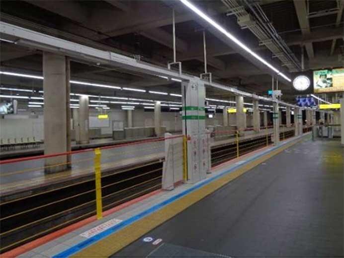 近鉄，大阪線 鶴橋駅2番線で昇降ロープ式ホームドアの設置工事を開始