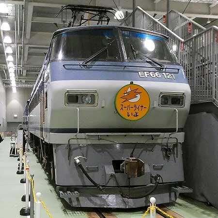 京都鉄道博物館で展示中のEF66とEF210にヘッドマーク