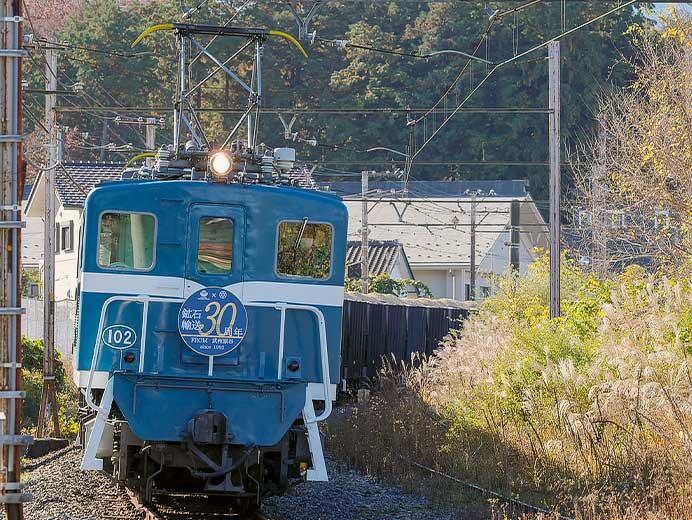 秩父鉄道の「武州原谷駅鉱石列車30周年記念」ヘッドマーク掲出機がデキ102に変更される