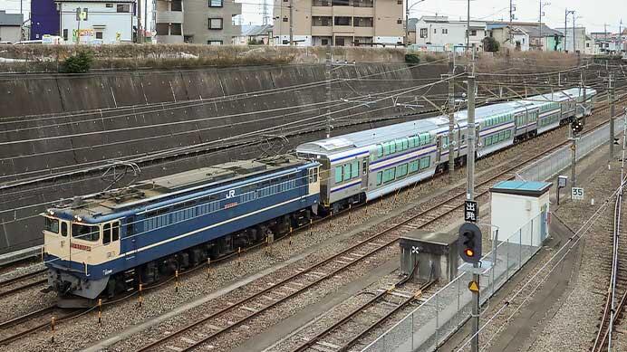 E235系1000番代のグリーン車4両が逗子から新津へ