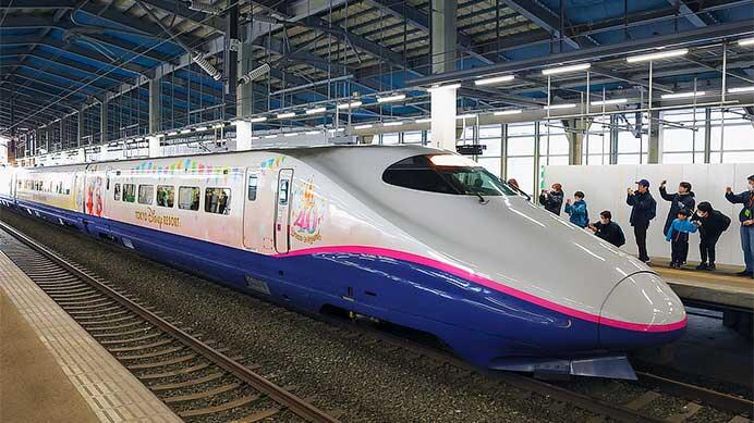 E2系「Magical Dream Shinkansen」が新潟