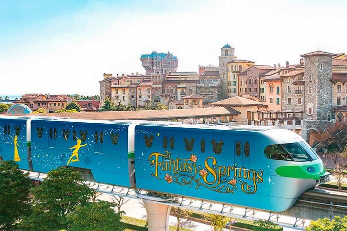 東京ディズニーシー®の新テーマポート「ファンタジースプリングス」を記念したラッピングモノレールを5月7日から運行開始