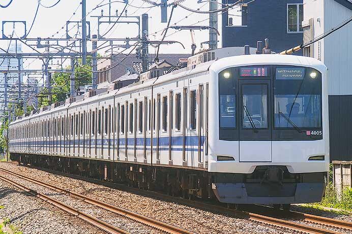 東急5050系4105編成に新幹線カラーのラッピング