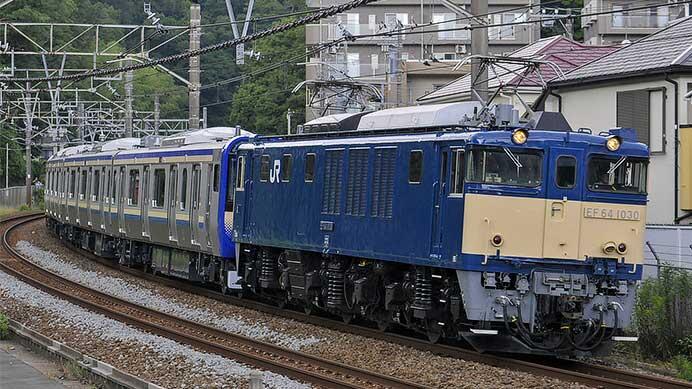 E235系1000番代F-38編成が配給輸送される