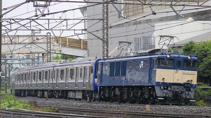 E235系1000番代F-41編成が配給輸送される