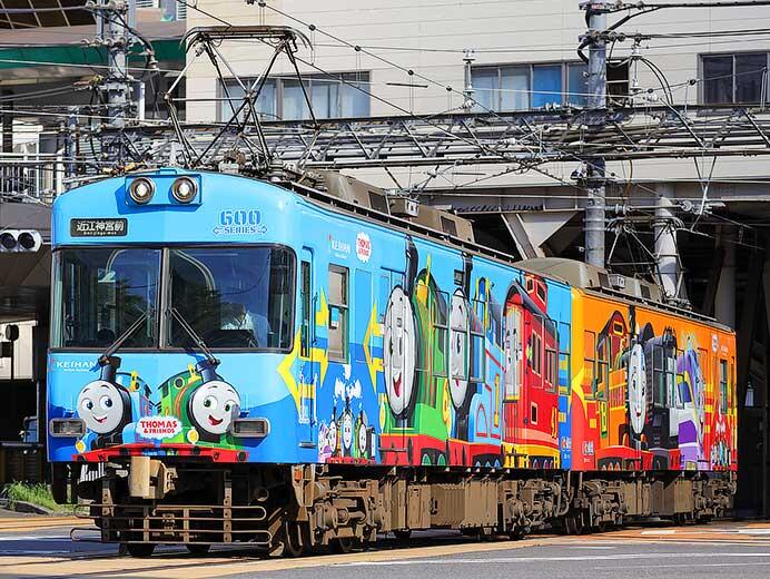 京阪大津線で「きかんしゃトーマス号」ラッピング電車運転