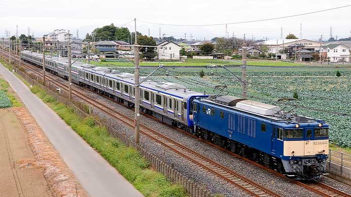 E235系1000番代F-44編成が配給輸送される