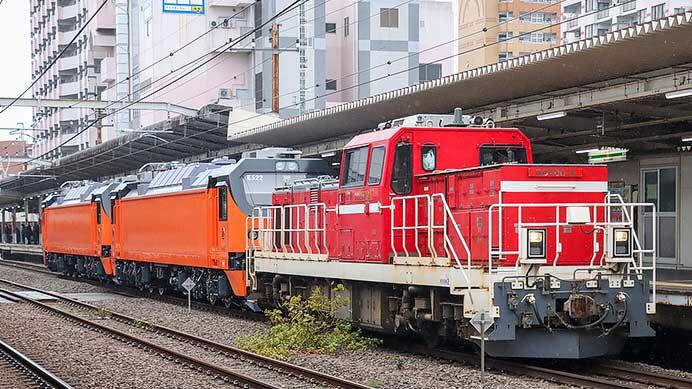 台湾鉄路管理局E521とE522が甲種輸送される