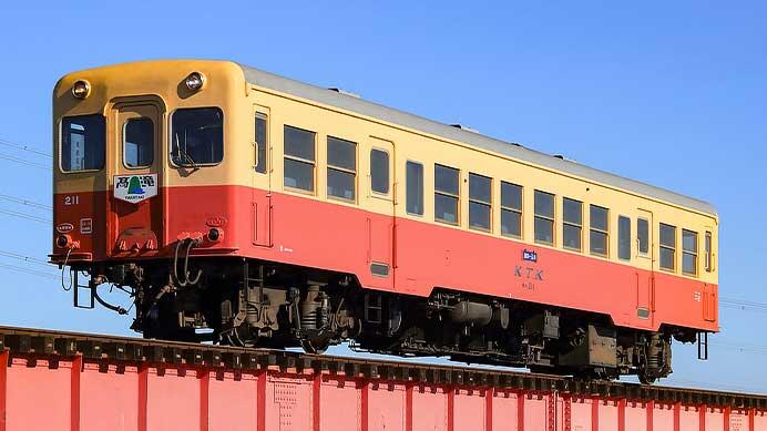 小湊鉄道キハ200に正月恒例のヘッドマーク