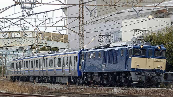 E235系1000番代F-47編成が配給輸送される