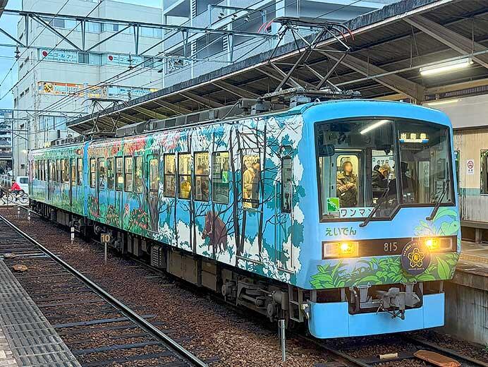 叡山電鉄デオ815＋デオ816車内で「鞍馬小学校メモリアルプロジェクト」展が開催される