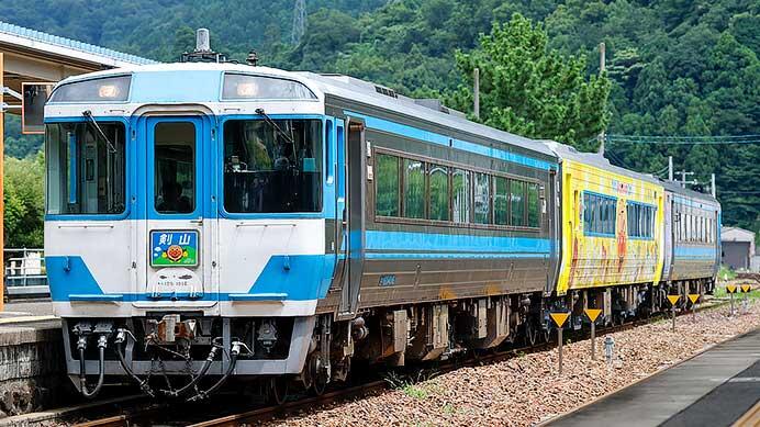 「ゆうゆうアンパンマンカー」が夏休み期間中,毎日運転を開始