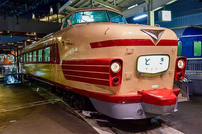 鉄道博物館の181系電車,前部標識灯が外された姿に