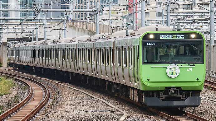 「山手線環状運転100周年記念ラッピングトレイン」の運転開始