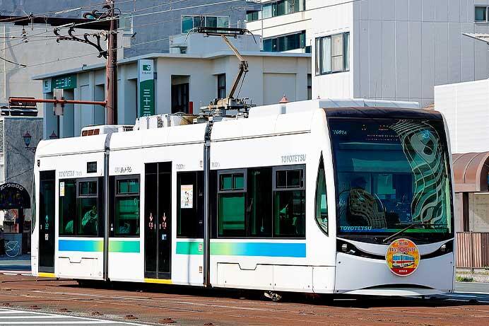 豊橋鉄道T1000形「ほっトラム」の「市内線開業100周年記念」ヘッドマークが秋バージョンに