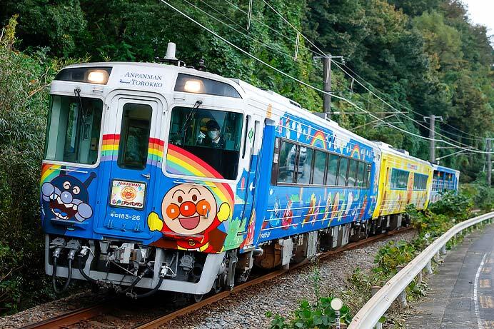 「アンパンマントロッコ」＋「ゆうゆうアンパンマンカー」を使用した団体臨時列車運転