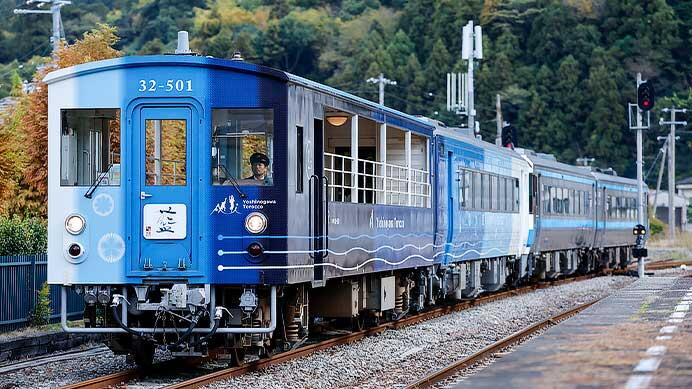 「藍よしのがわトロッコ」＋キハ185系2両を使用した団臨運転