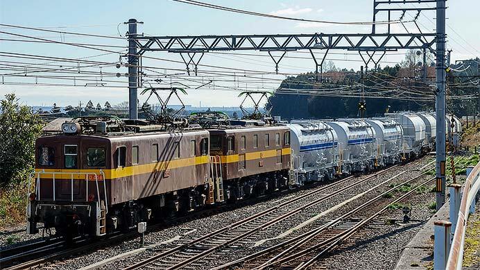 引き続きタキ1300形3両が東藤原へ