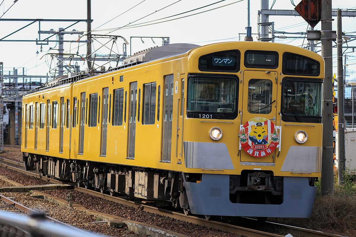 近江鉄道200形に「謹賀新年」ヘッドマーク