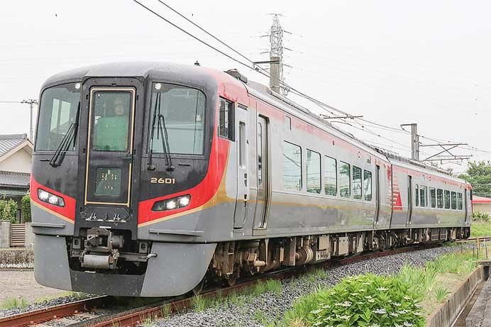 2600系による団臨が多度津工場へ